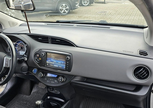 Toyota Yaris cena 49900 przebieg: 63000, rok produkcji 2016 z Olsztyn małe 497